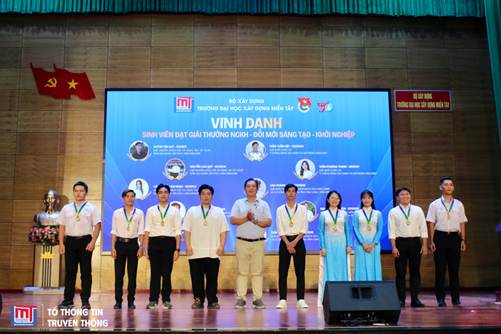 VINH DANH SINH VIÊN ĐẠT THÀNH TÍCH CAO NĂM 2025.